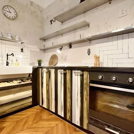 Budget By Hi5 - Mozsar * Budapest